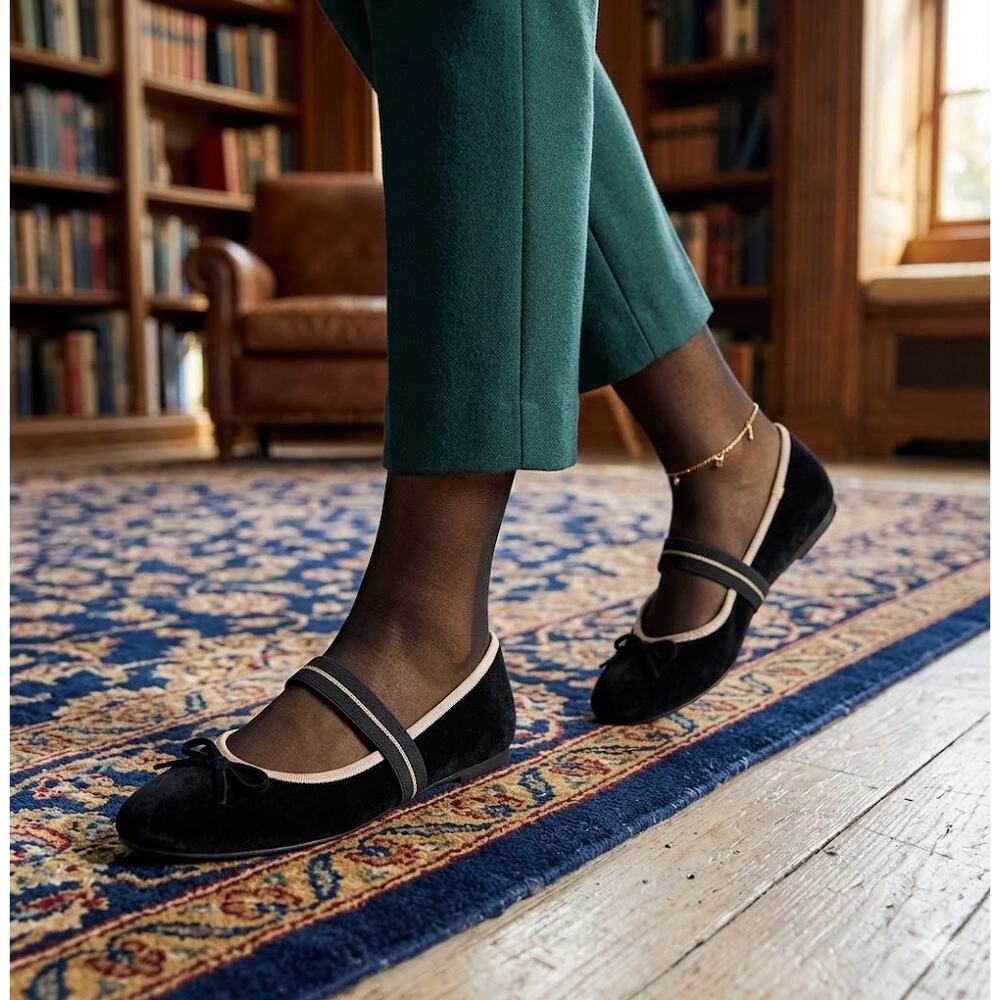Birdies Hummingbird Flats Size 9.5 Black Velvet Mary Jane Strap EUC